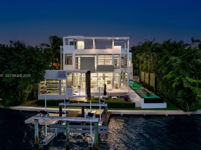 Продажа дома по адресу 440 S Hibiscus Dr - фото 6708742