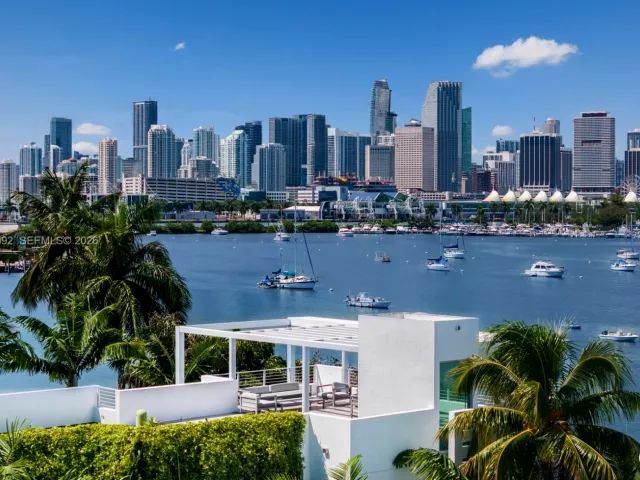 Продажа дома по адресу 440 S Hibiscus Dr - фото 6708736