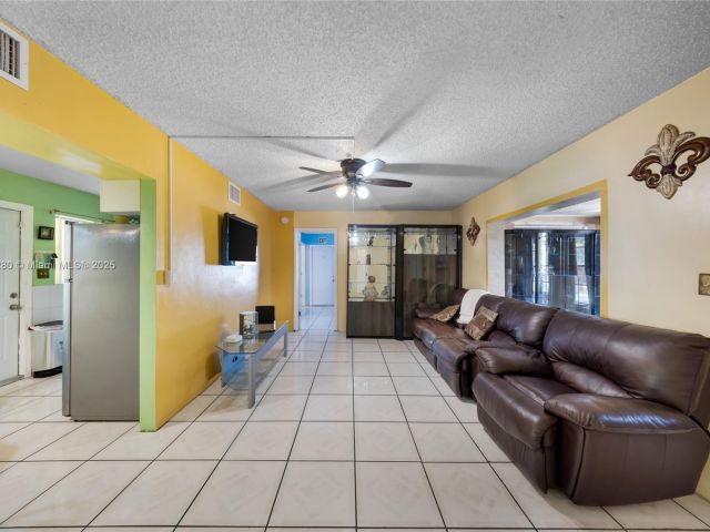 Дом в аренду по адресу 526 S 28th Ave 1 - фото 7518154