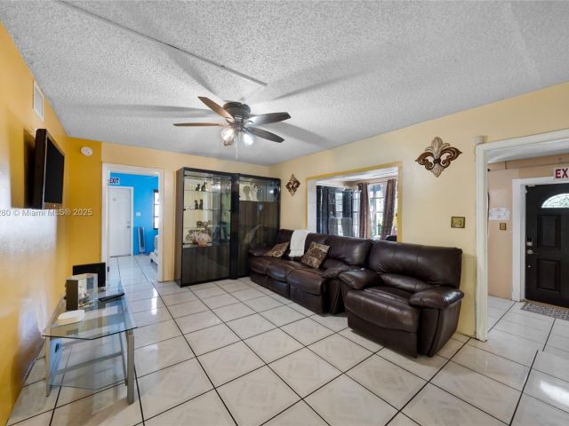 Дом в аренду по адресу 526 S 28th Ave 1 - фото 7518155