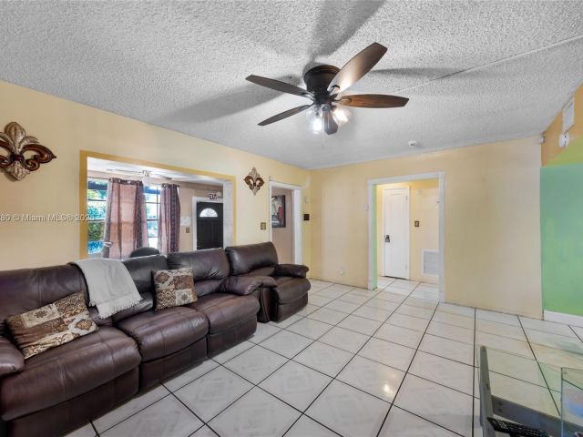 Дом в аренду по адресу 526 S 28th Ave 1 - фото 7518156