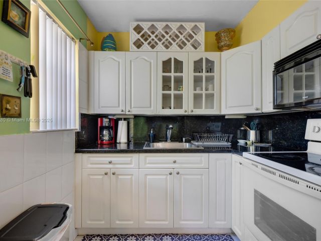 Дом в аренду по адресу 526 S 28th Ave 1 - фото 7518159