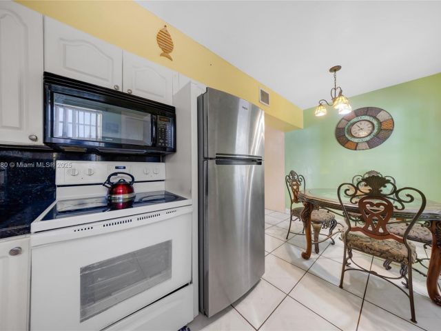 Дом в аренду по адресу 526 S 28th Ave 1 - фото 7518160