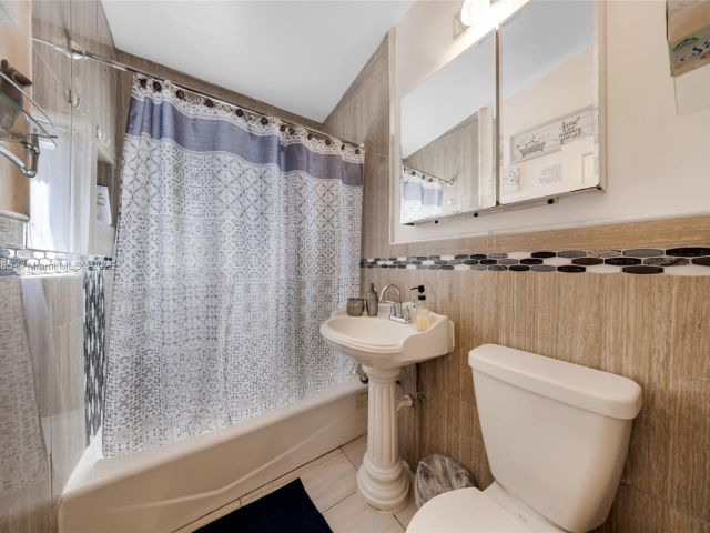 Дом в аренду по адресу 526 S 28th Ave 1 - фото 7518161