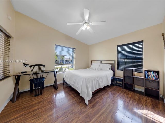 Дом в аренду по адресу 526 S 28th Ave 1 - фото 7518162