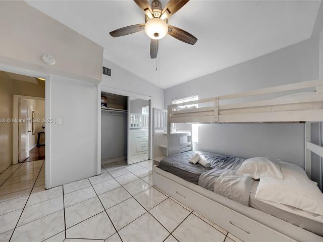 Дом в аренду по адресу 526 S 28th Ave 1 - фото 7518166