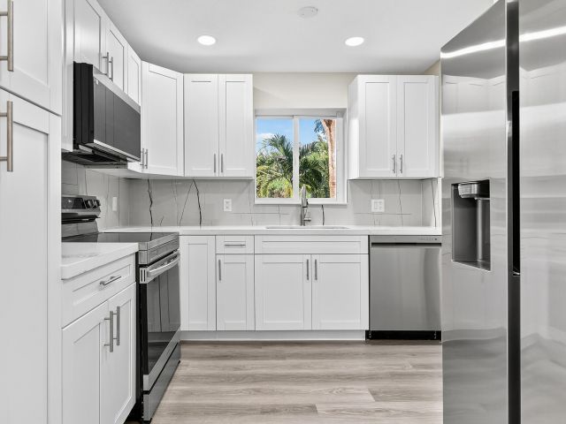 Продажа дома по адресу 4358 Palm Ave Avenue - фото 6716074