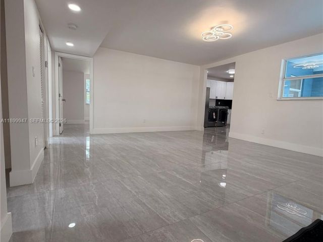 Продажа дома по адресу 809 NW 12th Ave - фото 7504850