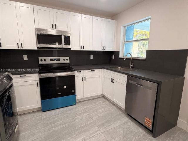 Продажа дома по адресу 809 NW 12th Ave - фото 7504851