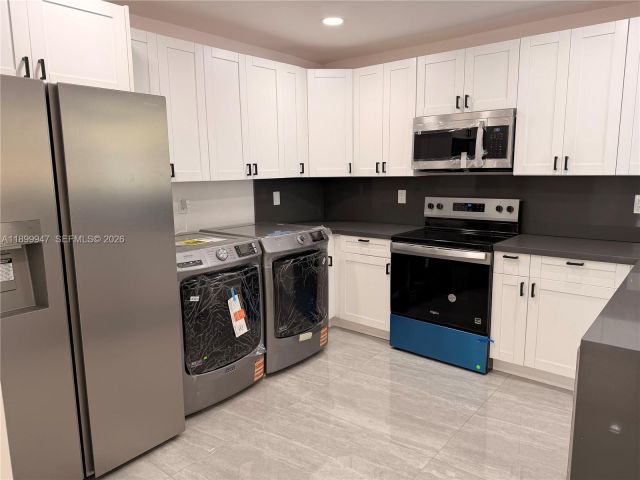 Продажа дома по адресу 809 NW 12th Ave - фото 7504852