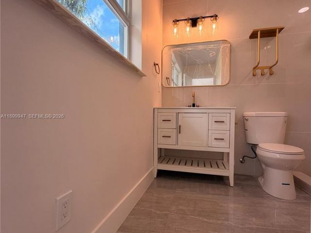 Продажа дома по адресу 809 NW 12th Ave - фото 7504863