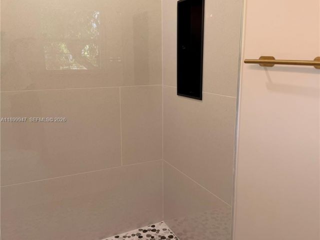 Продажа дома по адресу 809 NW 12th Ave - фото 7504865