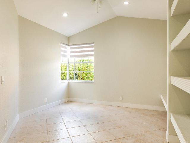 Дом в аренду по адресу 17720 Candlewood Terrace - фото 6694222