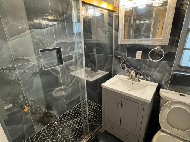 Дом в аренду по адресу 110 NE 68th St B - фото 7504546