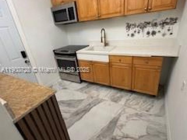 Дом в аренду по адресу 110 NE 68th St B - фото 7504548