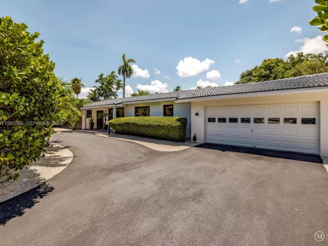 Продажа дома по адресу 11504 NE 6th Ave - фото 6690680