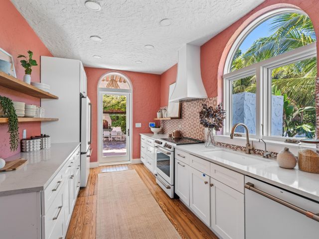 Продажа дома по адресу 704 N Swinton Avenue - фото 6707994