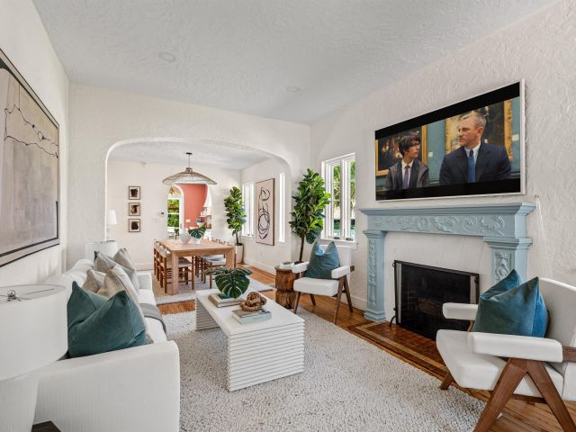 Продажа дома по адресу 704 N Swinton Avenue - фото 6708000