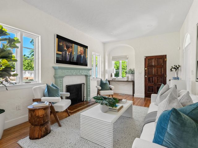 Продажа дома по адресу 704 N Swinton Avenue - фото 6708001