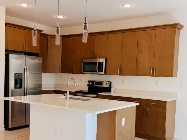 Дом в аренду по адресу 9952 Brickhill Drive - фото 6705182