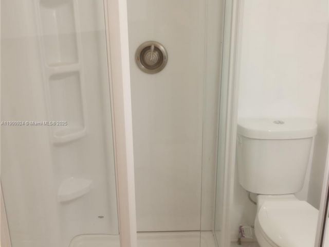 Дом в аренду по адресу 1918 NW 82nd St 0 - фото 7498675