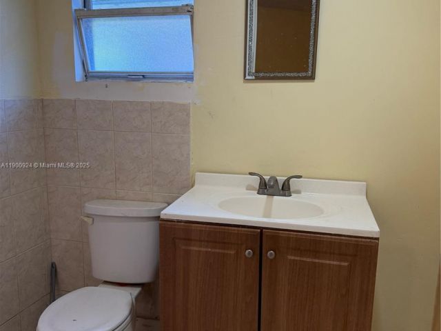 Дом в аренду по адресу 1918 NW 82nd St 0 - фото 7498682