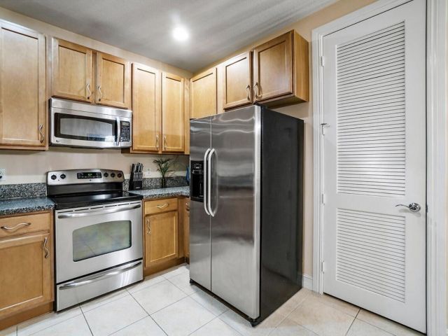 Дом в аренду по адресу 111 SW 2nd Avenue - фото 6713073