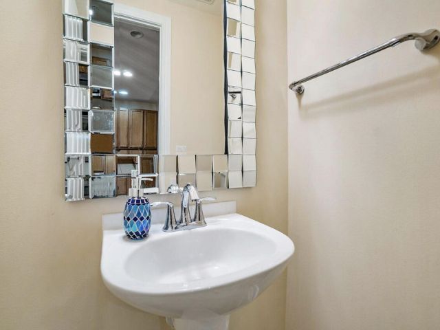 Дом в аренду по адресу 111 SW 2nd Avenue - фото 6713074