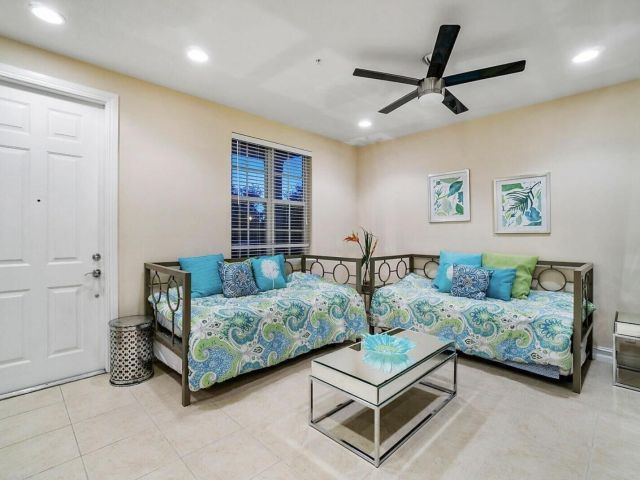 Дом в аренду по адресу 111 SW 2nd Avenue - фото 6713082