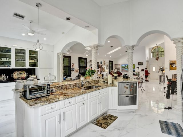 Продажа дома по адресу 7549 Mirabella Drive - фото 6705455