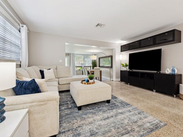 Продажа дома по адресу 2507 NW 8th Avenue - фото 6708648