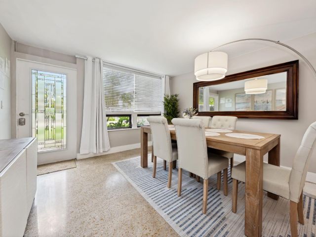 Продажа дома по адресу 2507 NW 8th Avenue - фото 6708649