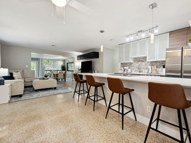 Продажа дома по адресу 2507 NW 8th Avenue - фото 6708652