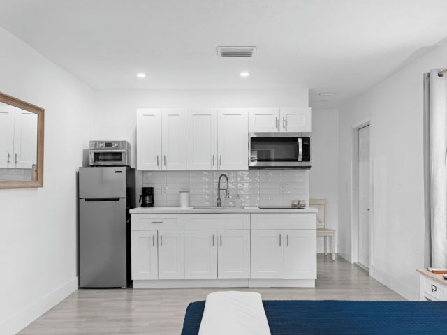 Продажа дома по адресу 5285 Sunrise Boulevard - фото 6717188