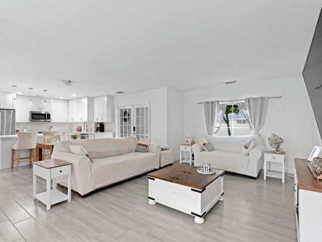 Продажа дома по адресу 5285 Sunrise Boulevard - фото 6717198