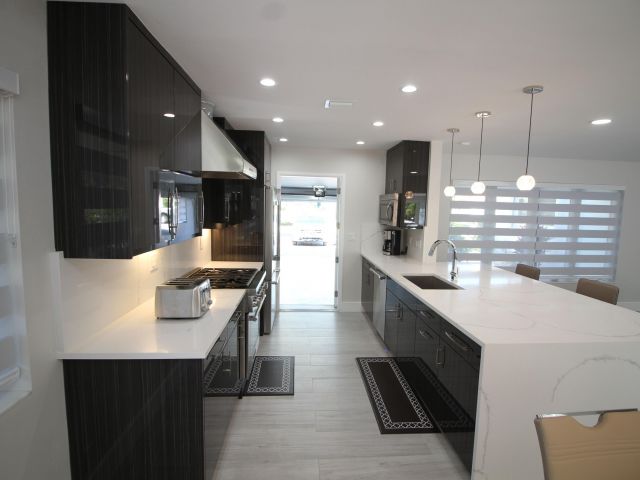 Дом в аренду по адресу 2548 SE 14th Street E 2548 Se 14th St - фото 6697026