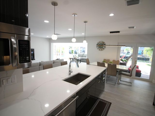 Дом в аренду по адресу 2548 SE 14th Street E 2548 Se 14th St - фото 6697027