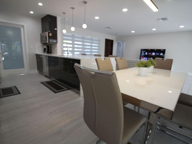 Дом в аренду по адресу 2548 SE 14th Street E 2548 Se 14th St - фото 6697028