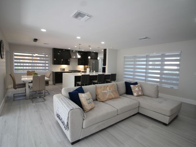 Дом в аренду по адресу 2548 SE 14th Street E 2548 Se 14th St - фото 6697034