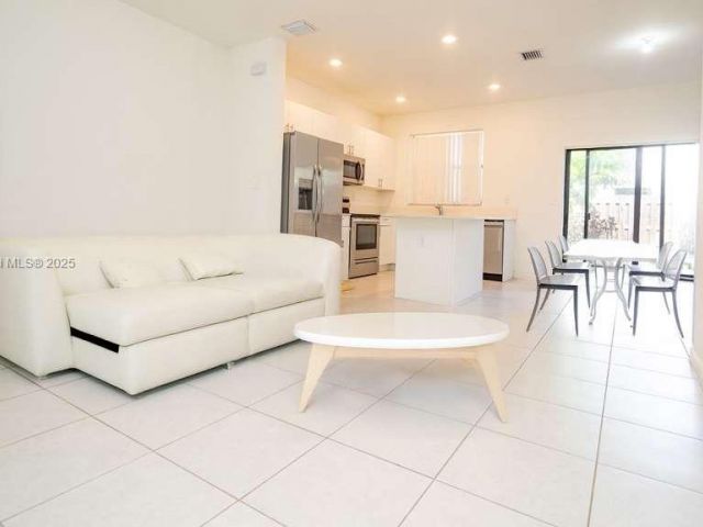 Дом в аренду по адресу 13237 SW 286th Ter 13237 - фото 7438452