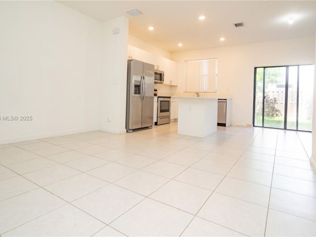 Дом в аренду по адресу 13237 SW 286th Ter 13237 - фото 7438453