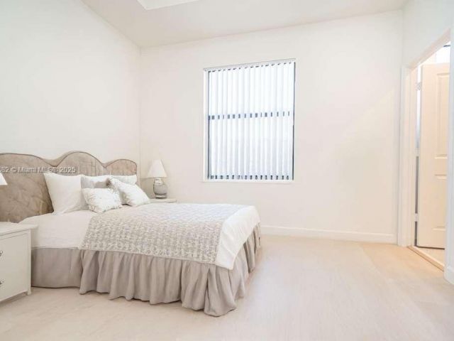 Дом в аренду по адресу 13237 SW 286th Ter 13237 - фото 7438458