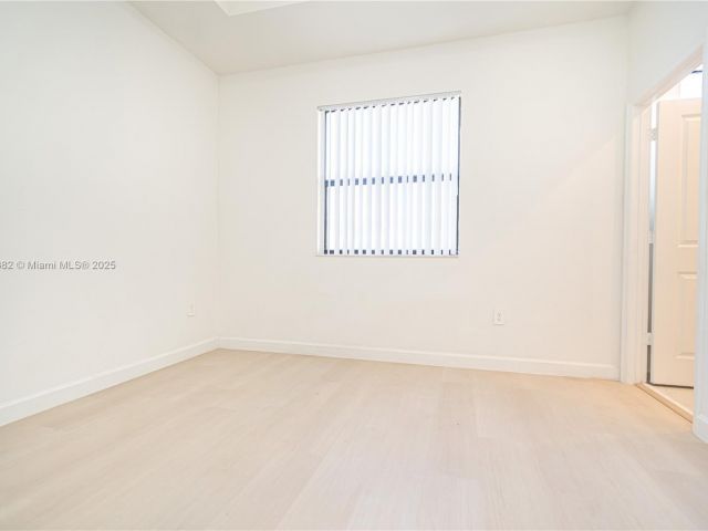 Дом в аренду по адресу 13237 SW 286th Ter 13237 - фото 7438461