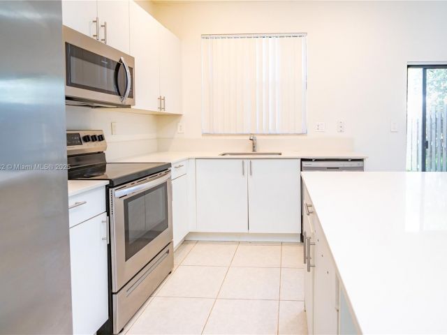 Дом в аренду по адресу 13237 SW 286th Ter 13237 - фото 7438463