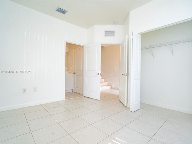 Дом в аренду по адресу 13237 SW 286th Ter 13237 - фото 7438476