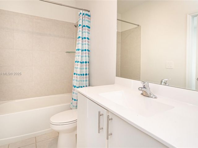 Дом в аренду по адресу 13237 SW 286th Ter 13237 - фото 7438478