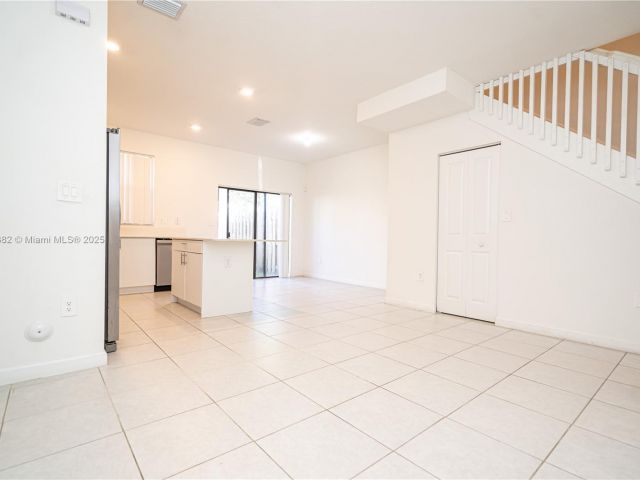 Дом в аренду по адресу 13237 SW 286th Ter 13237 - фото 7438482