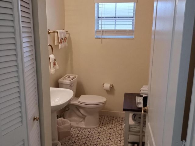 Продажа дома по адресу 906 Dickens Place - фото 6711464