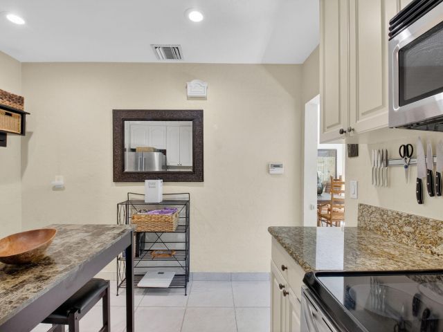 Продажа дома по адресу 118 NE 22nd Street - фото 6777550