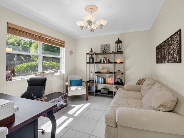 Продажа дома по адресу 118 NE 22nd Street - фото 6777554